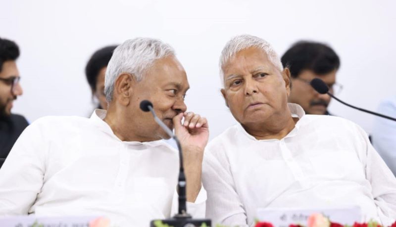 Bihar political turmoil: Will not let Nitish Kumar take oath easily, says Lalu Yadav