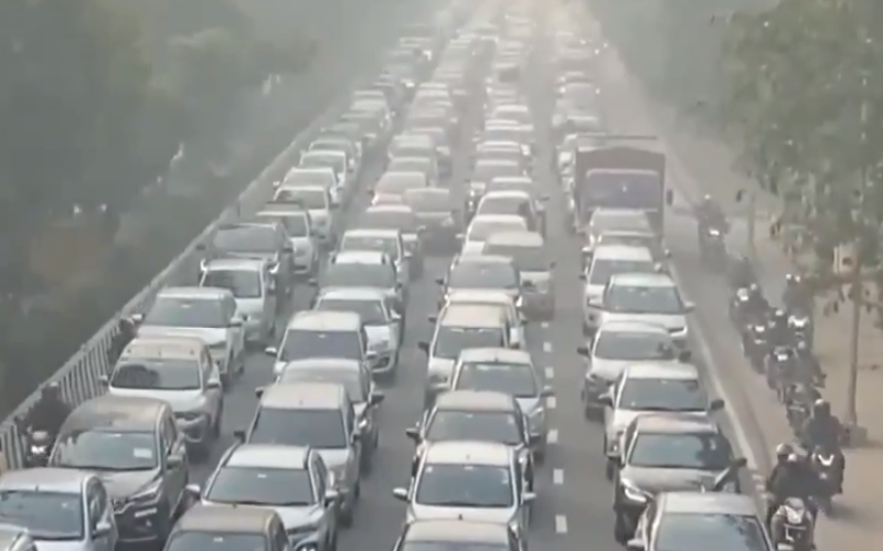 Farmers' protest: Delhi-Noida and Delhi-Ghaziabad roads face traffic jams