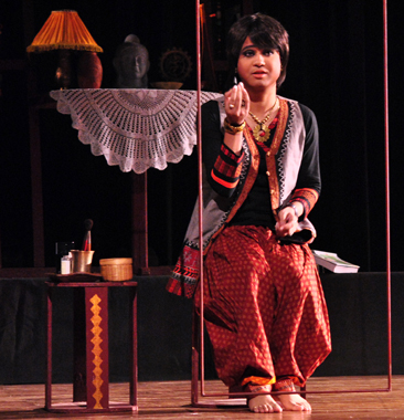 Stage tribute to filmmaker Rituparno