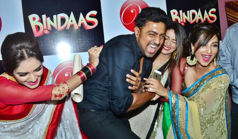 Dev's 'Bindaas' premier in Kolkata