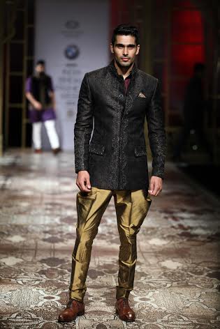 Raghavendra Rathore  showcases collection at Bridal Fashion Week