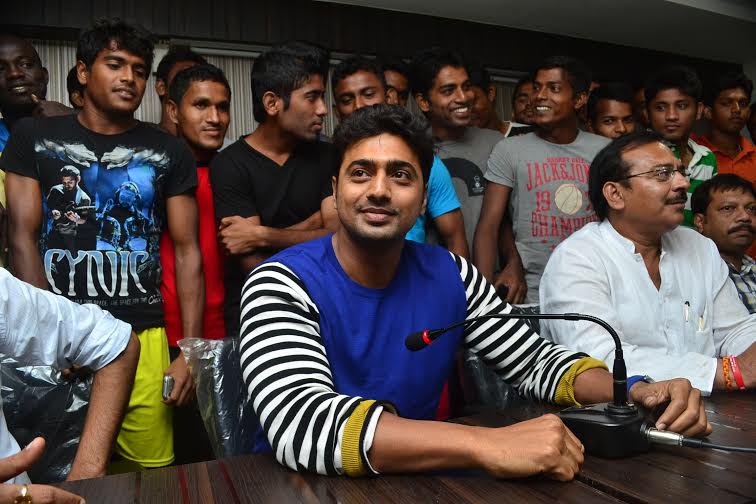 Dev visits Tollygunge Agarami football team