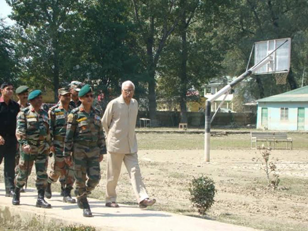 J&K Guv visits  Army Cantonment 