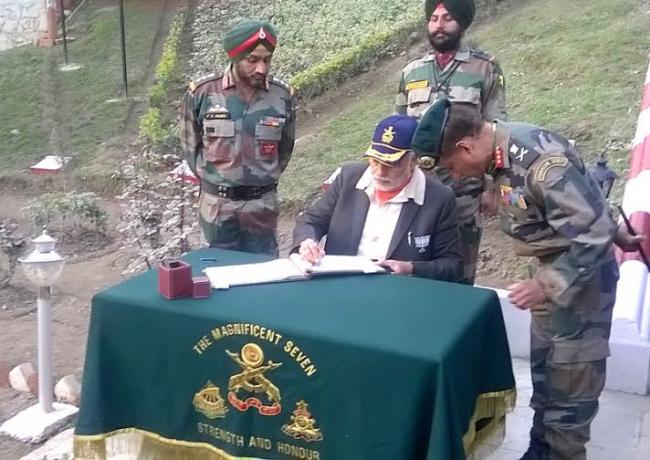 Modi pays tribute to martyrs 