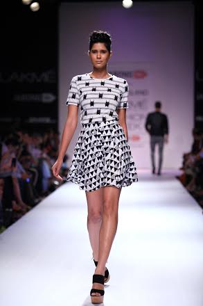 Kriti Sanon walks the ramp at Lakme Fashion Week 