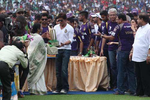 Eden felicitates SRK, KKR