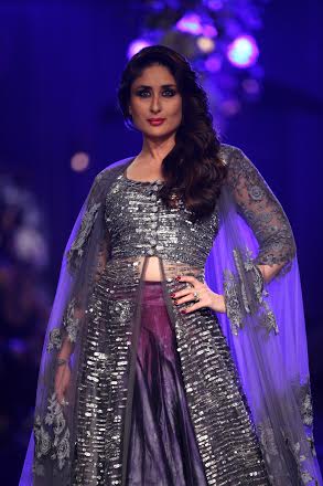LFW Grand Finale: Kareena, Varun walk ramp for Manish Malhotra
