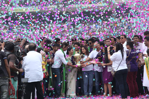 Eden felicitates SRK, KKR