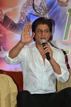 SRK celebrates 'Happy New Year' in Kolkata 