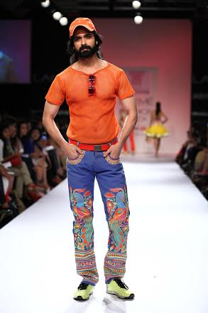 Designer Rizwan Beyg showcases collection at LFW