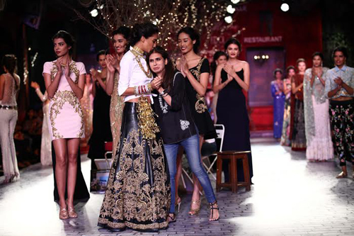 Lisa Haydon walks ramp for Monisha Jaising