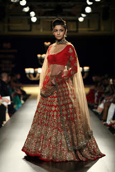 ICW Delhi: Aditya Roy Kapoor, Alia Bhatt walks ramp for Manish Malhotra