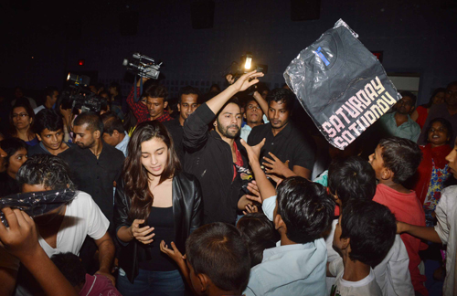 Alia, Varun wow fans at screening