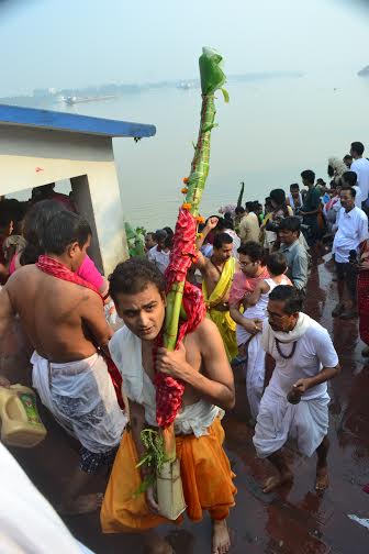 Kolkata soaks in Mahasaptami fervor 