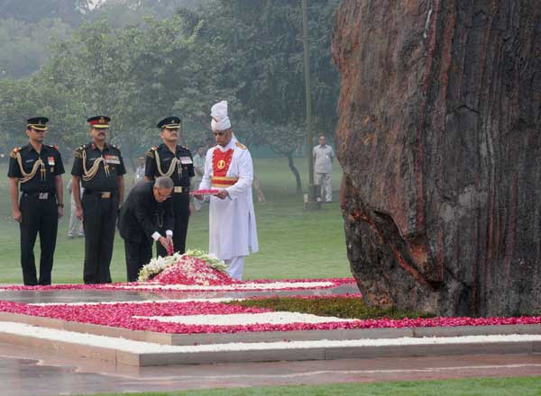 Modi paying homage to Sardar Patel 