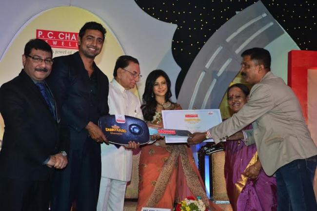 Dev, Koel glam up P C Chandra prize distribution