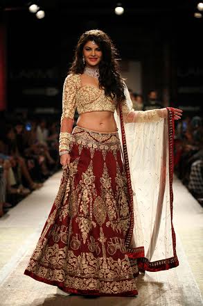 Jacqueline walks the ramp at Lakme Fashion Week