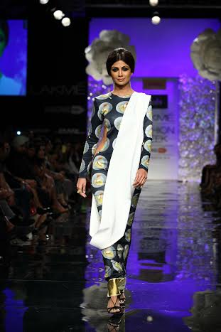 Shilpa Shetty walks the ramp at Lakme Fashion Week