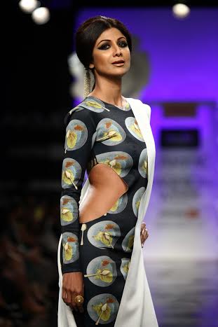 Shilpa Shetty walks the ramp at Lakme Fashion Week