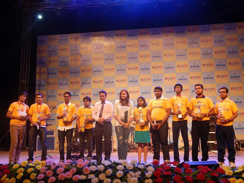 Jwala Gutta, KK add verve to Aakash Institute celebrations