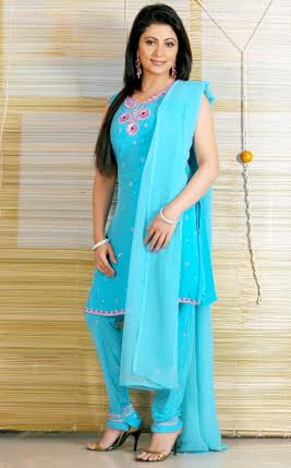 Seema Bedi becomes Mrs India Queen 2014 Western Zone Finalist