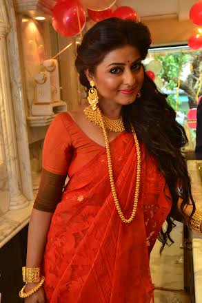 Tollywood actress Gargi glams up jewellery store celebrations 