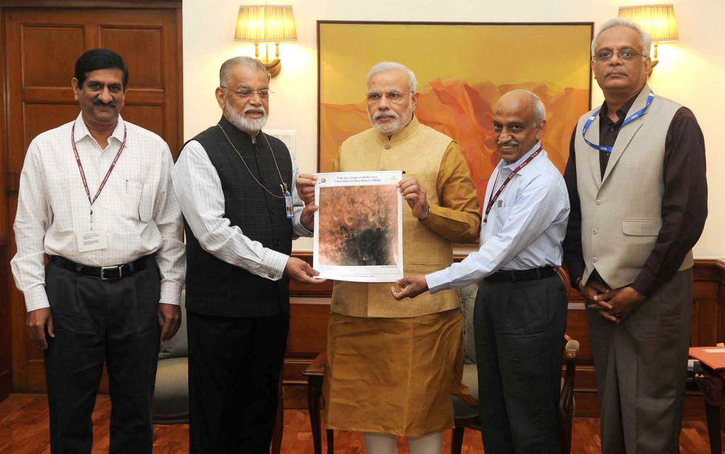  Modi releasing the logo at the inauguration of the â€œMAKE IN INDIAâ€