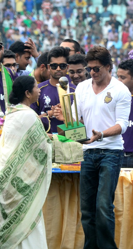 Eden felicitates SRK, KKR