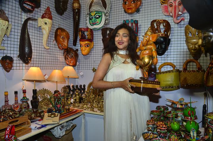 Rituparna, Pallavi visits 'High Street Martket Via Moda'