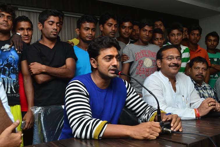 Dev visits Tollygunge Agarami football team