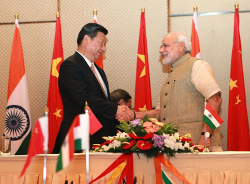 Modi hosts grand Gujarati fiesta for Chinese President