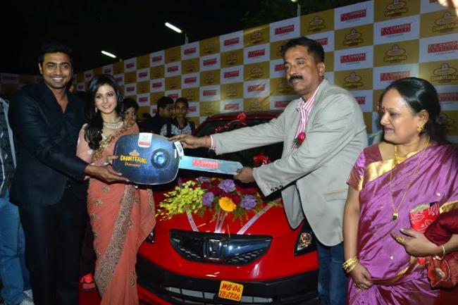 Dev, Koel glam up P C Chandra prize distribution