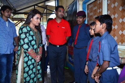 Rani pays visit to Mumbai school 