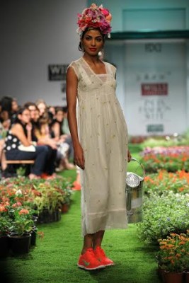 Aneeth Arora showcases designs at  WLIFW 