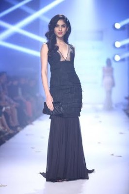 Diana Penty  walks the ramp at Lakme Fashion Week  