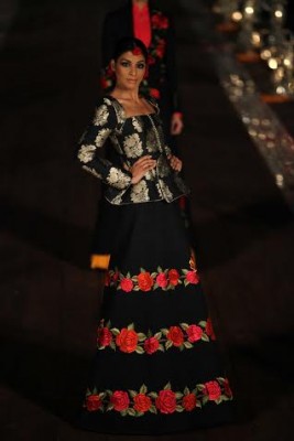 Rohit Bal showcases his collection at WLIFW 