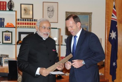 Modi gifts a commemorative photo collage to Abbott