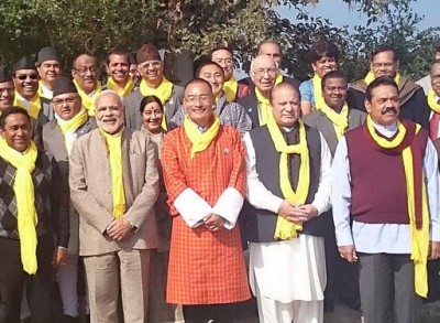 Modi, Sharif shake hands at SAARC retreat