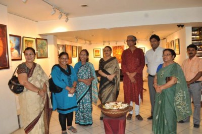 Uma captures different forms of Shiva on canvas