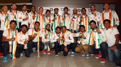 Victorious men's Hockey team returns home  