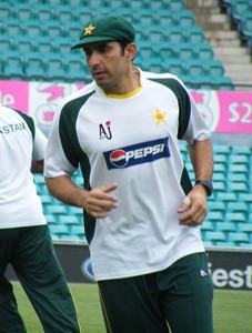 Misbah-ul-Haq, 4 others awarded top PCB contract