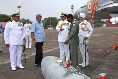 Defence Minister visits INS Hansa at Goa