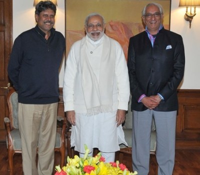  Former Indian cricketer Kapil Dev calls on PM
