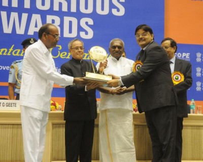 Mukherjee presents SCOPE Meritorious Awards 