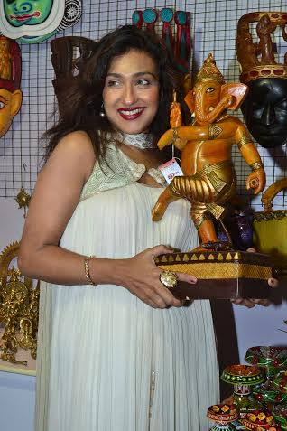 Rituparna, Pallavi visits 'High Street Martket Via Moda'