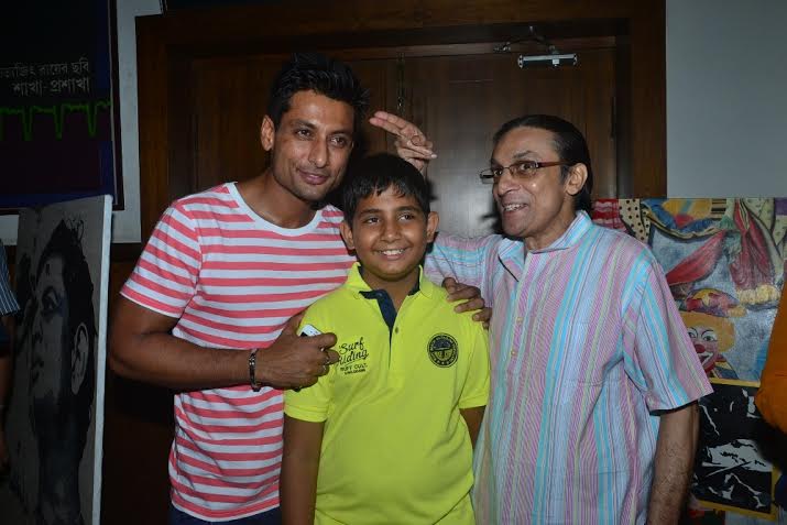 'Gogoler Kirti' premiers in Kolkata