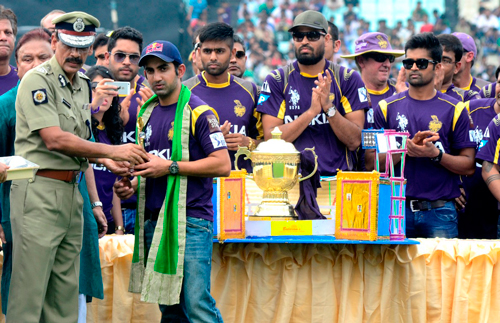 Eden felicitates SRK, KKR