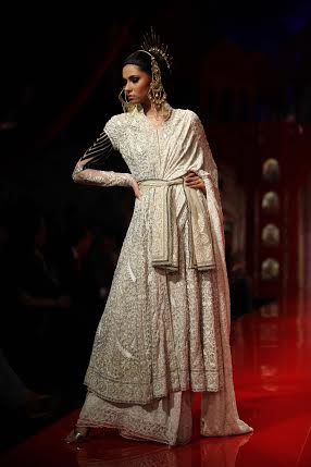 Kangana walks for Suneet Varma at IBFW