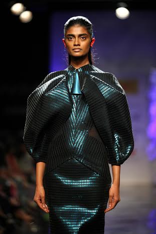 Sushmita Sen walks ramp in Lakme Week