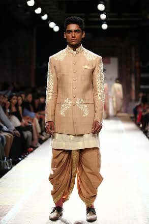 Jacqueline walks the ramp at Lakme Fashion Week